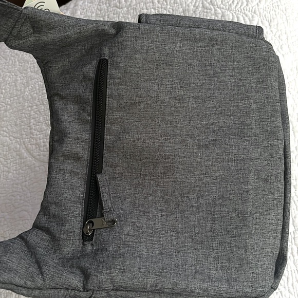 Lug Sidekick excursion pouch w/ RFID NWT black/grey color - Picture 6 of 7